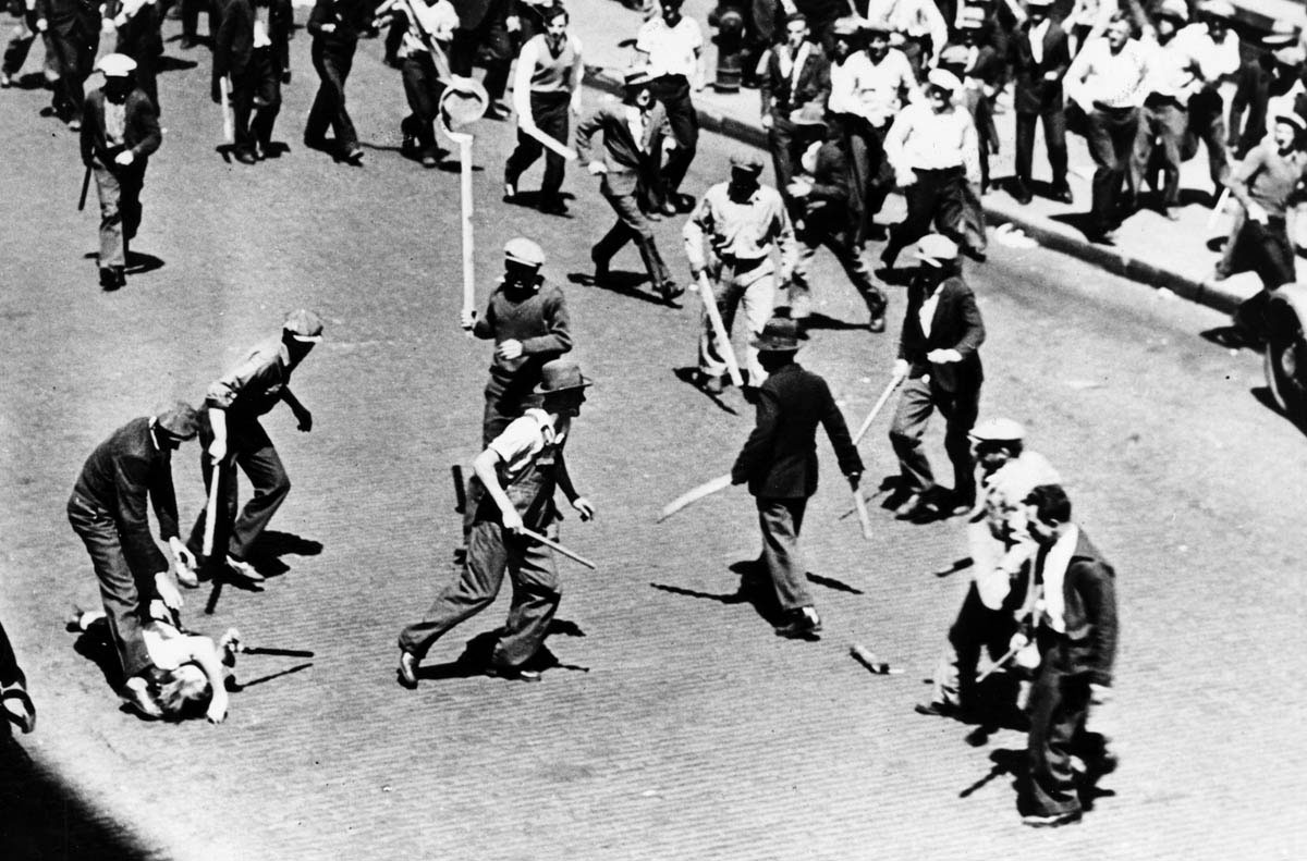 A Minneapolis truckers’ strike turned violent in May 1934 when an alliance of businessmen, backed by the police and city officials, sought to break union picket lines and run scab trucks. But led by a militant, democratically elected set of officers, the Minneapolis Teamsters local sparked a general strike and organized hundreds of workers into paramilitary groups that fought police. By the end of the 1930s, the Teamsters were one of the fastest-growing unions in the United States.