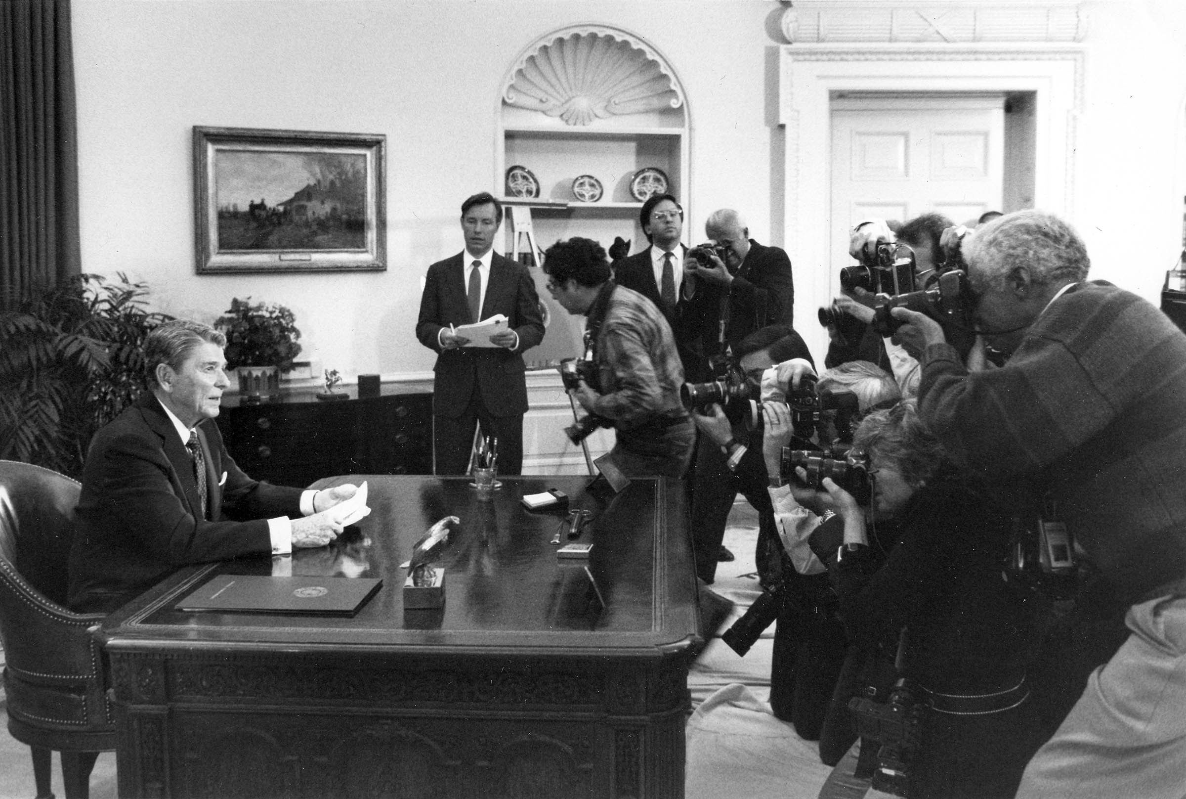 Press photographers are shown here taking pictures of Ronald Reagan during a “photo opportunity.” Formal photography sessions, scheduled by the White House staff, dated back to the 1930s, when FDR’s press secretary instructed photographers to avoid showing the polio-afflicted President in a wheelchair. During the Reagan administration, however, photographic access to the president was controlled and orchestrated to virtually guarantee that no unflattering or negative picture would be recorded. Believing that the look was more important than the meaning of an event, White House staff dictated the time, the place, and even the angle of vision of “photo ops.” The resulting pictures helped to shape a positive, upbeat image of Reagan for the public.