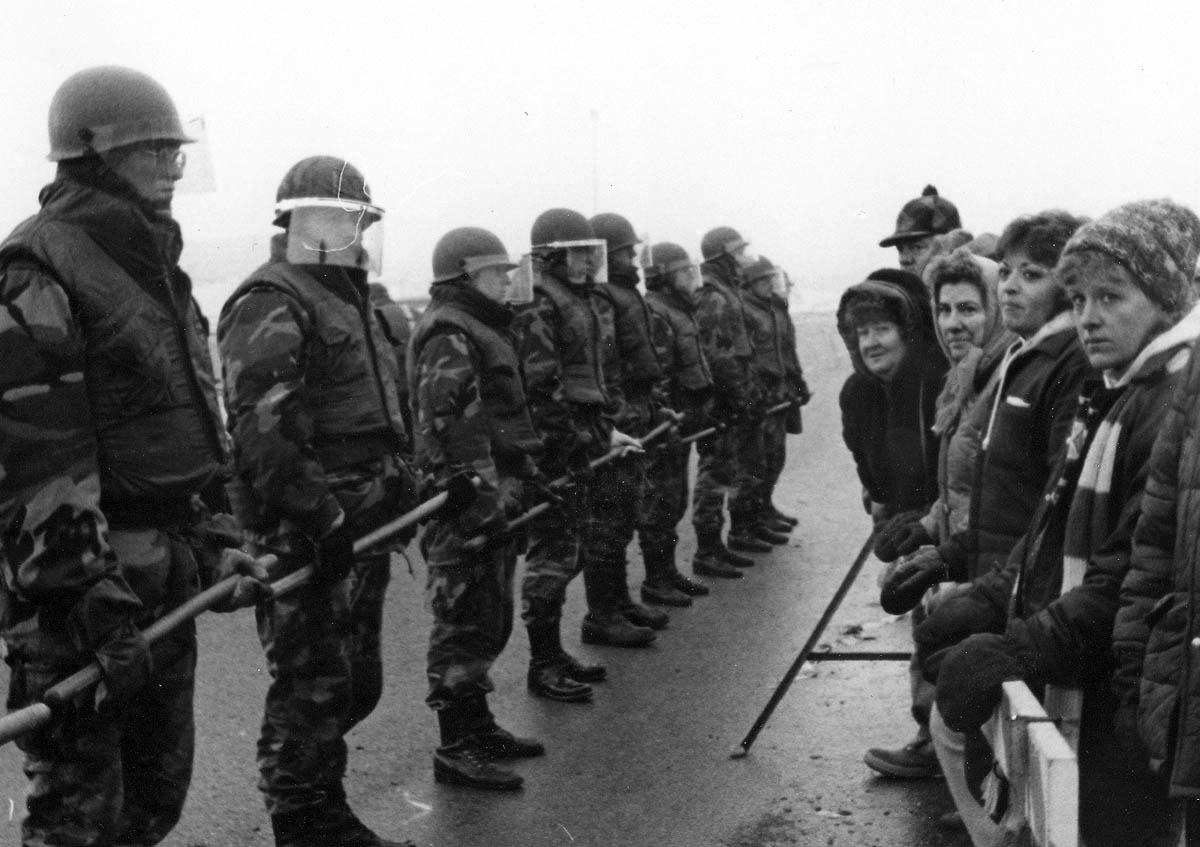 P-9 strikers and supporters in Austin, Minnesota, confront the Minnesota National Guard outside the Hormel plant on a cold January morning in 1986.