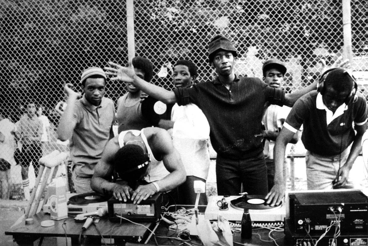 DJs work out “scratch” rhythms on records at a Bronx playground party in 1984. “Hip-hop” culture emerged out of Black inner-city neighborhoods in the 1980s, appropriating fragments of previous musical forms to construct a new genre of popular music. By the end of the decade, hip-hop style and rap music had spread to the suburban mall. Yet while young Americans embraced hip-hop and businesses packaged youth-oriented products in hip-hop style, the African American reality continued to be dominated by unemployment, the crack epidemic, and “Black-on-Black” violence.