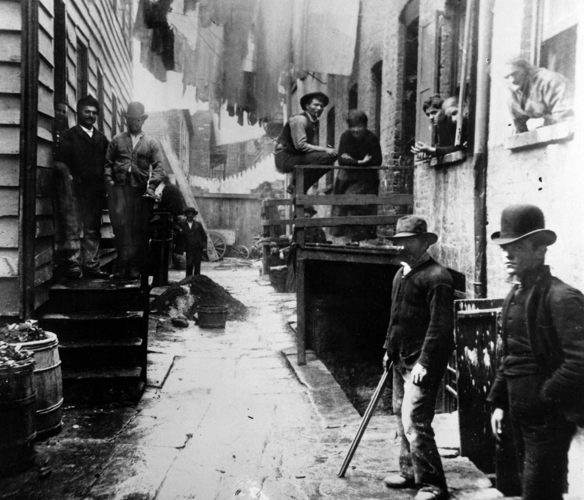 Great disparities between wealth and poverty accompanied the rapid expansion of U.S. cities. Reformer Jacob Riis’s photographs starkly portrayed “how the other half lives” to the audiences who attended his lantern-slide shows or saw engraved versions in newspapers. But, as is evident in this photograph of an alley on New York’s Lower East Side, Riis often posed and framed his subjects in ways that were meant to arouse not only sympathy but also fear and distaste among viewers.