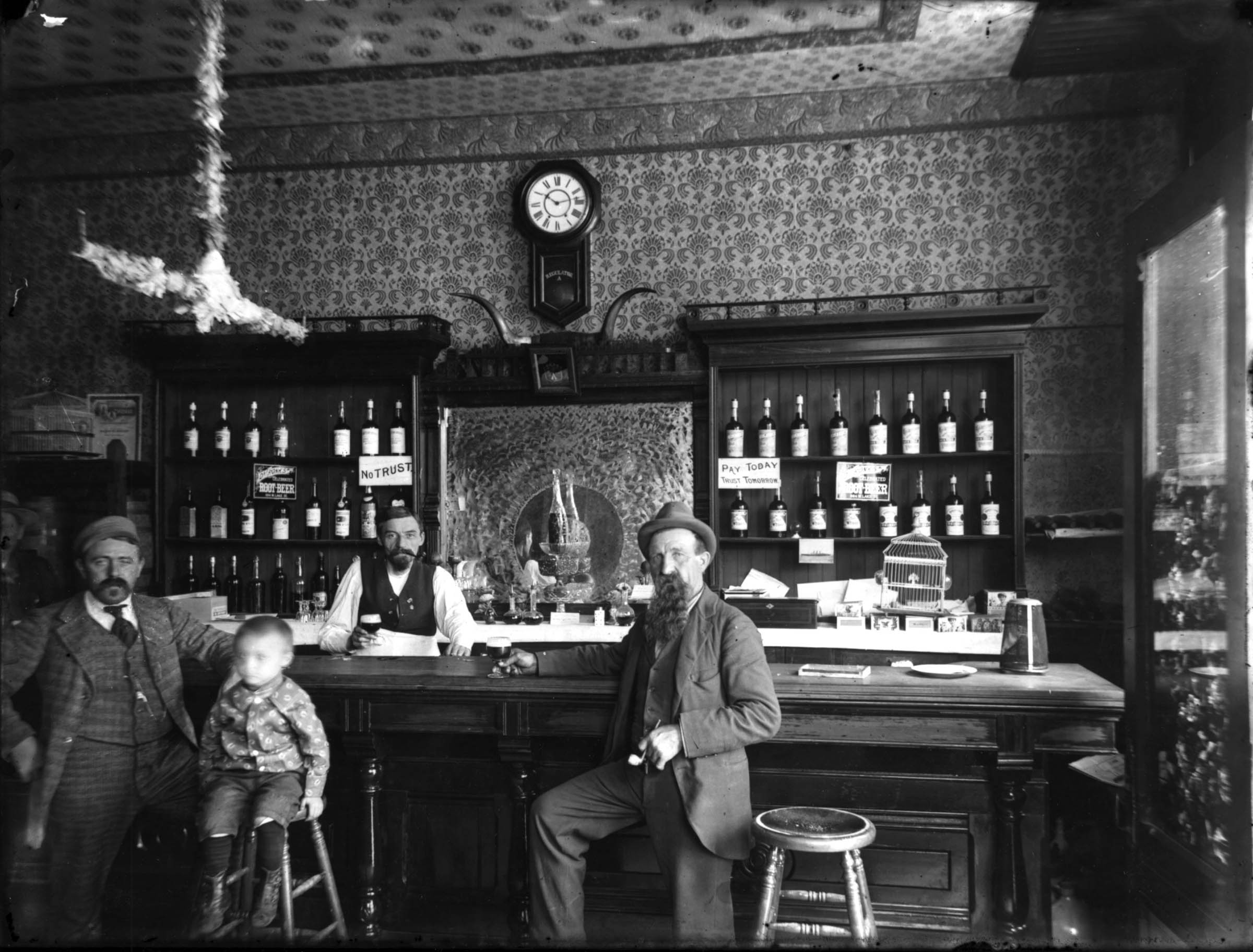 A Chicago saloon, around 1890.