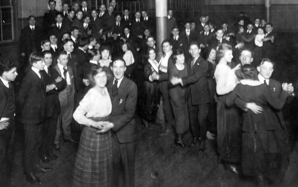 Aware of dancing’s popularity, many urban reform organizations arranged alternatives to commercial dance halls. The People’s Institute organized this dance on New York’s Lower East Side, in a setting in which young men and women’s behavior could be supervised.