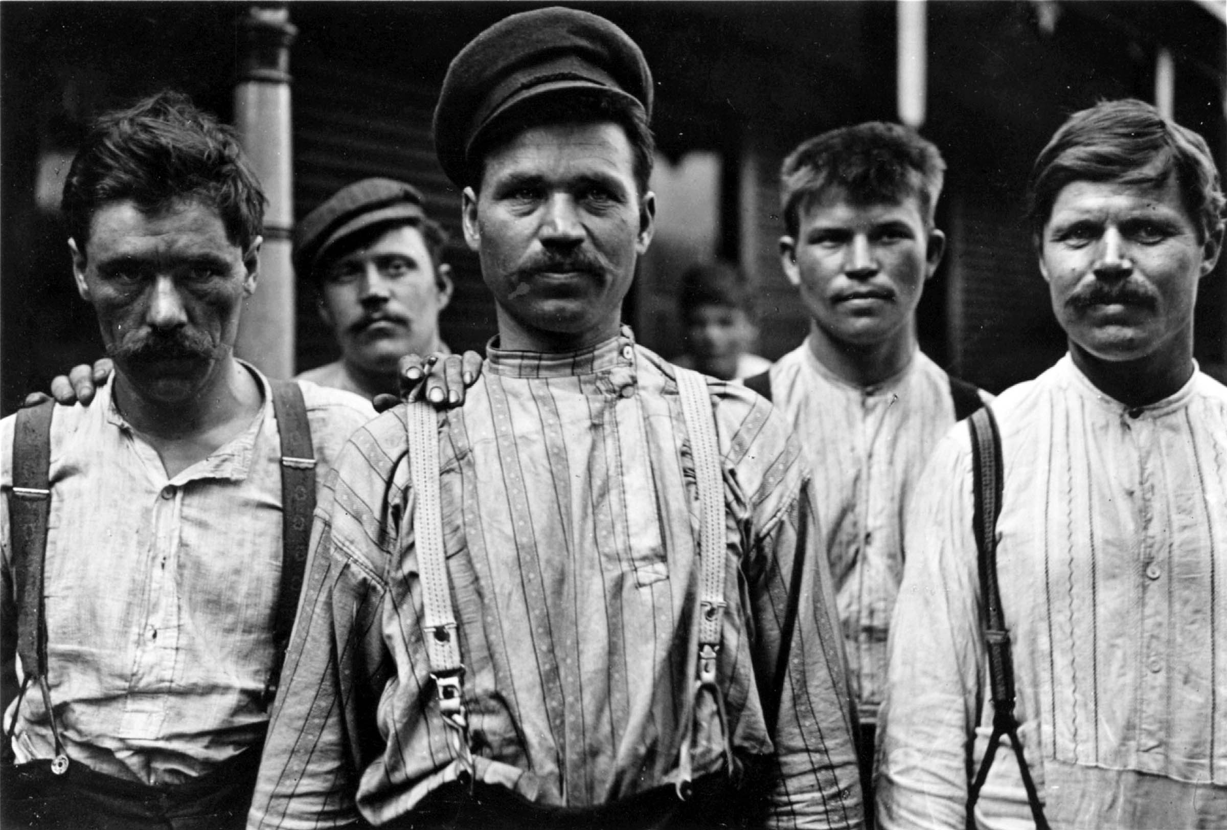 Some progressive reformers turned to social science to understand the impact of industrial capitalism on turn-of-the-century America, and photography was one of the new documentary tools available to them. From 1907 to 1908, Lewis Hine was hired to photograph immigrant steelworkers in Homestead, Pennsylvania, for the Pittsburgh Survey, the first extensive study of a major industrial city. In addition to their value as documentary evidence, Hine’s photos conveyed a new reform message about the immigrant to the American public. In contrast to the detachment and distaste apparent in Jacob Riis’s pictures, Hine constructed a positive view of worthy newcomers, deserving of a role in American society and all the benefits that would bring.