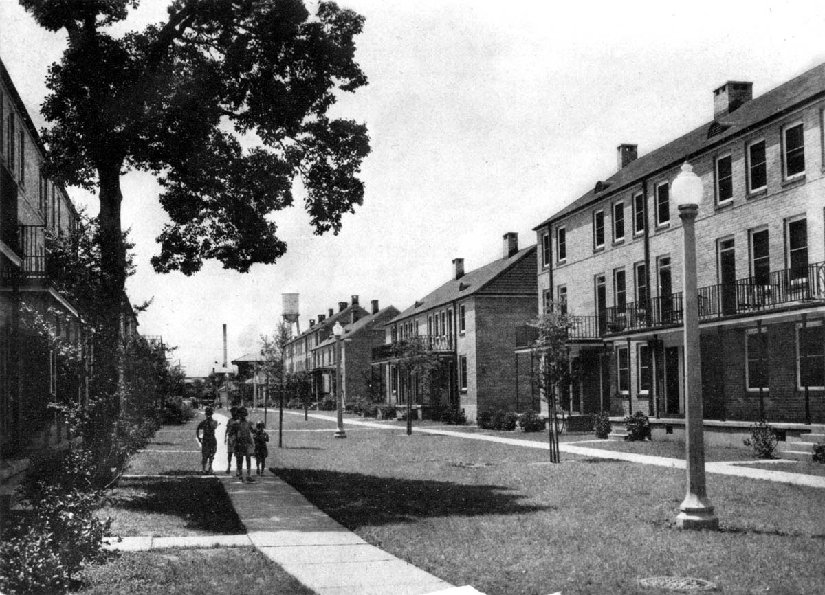 Legislators and real estate lobbyists tried to keep expenditures for public housing low, contributing to the drab uniformity of many government-sponsored projects. But some public housing offered inexpensive homes with the style and amenities of a locality’s private residences. With their tall windows and cast-iron balconies, these St. Thomas Houses, for example, fit comfortably into New Orleans’s traditional architectural design.