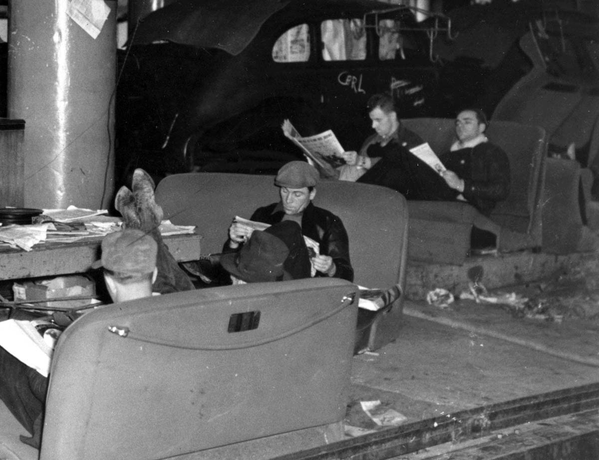 During the sit-down strike, strikers who occupied General Motors’ Fisher Body Plant No. 1 avidly followed newspaper coverage of their action.